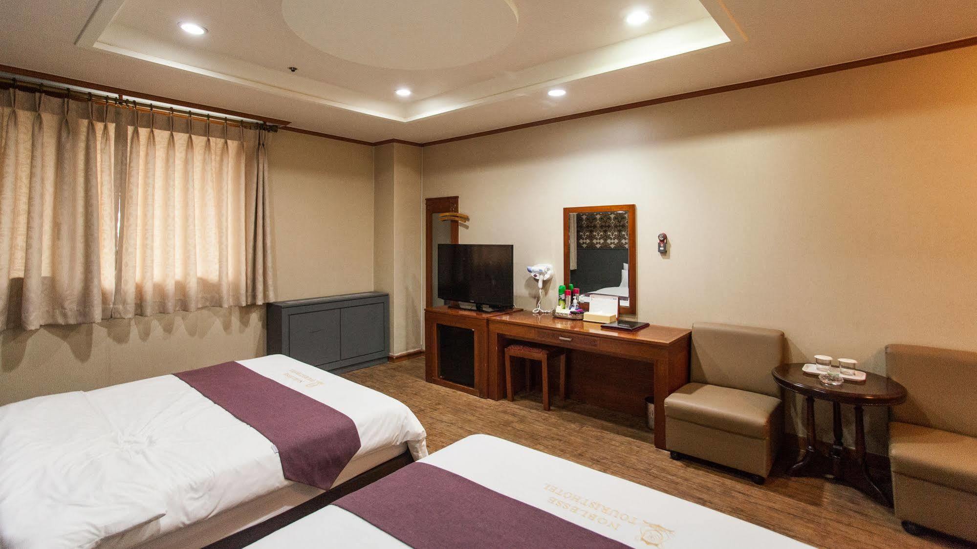 Hotel Noblesse Séoul Extérieur photo